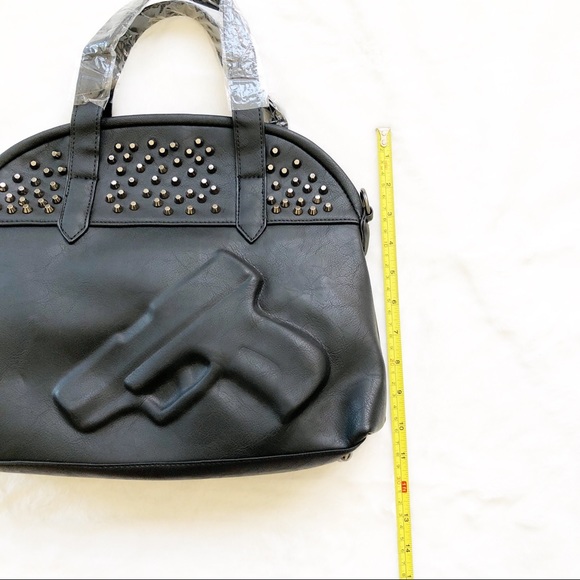 FAUX LEATHER RIVETED GUN DESIGN HANDBAG BLACK - Picture 5 of 6